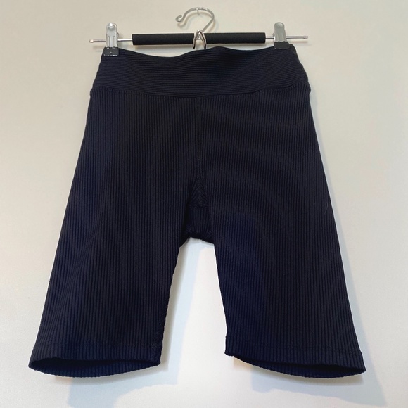 *NEW* RIBBED HIGH-WAISTED BIKE SHORT - Picture 4 of 6